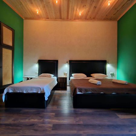 Local Hotel Tbilisi Esterno foto