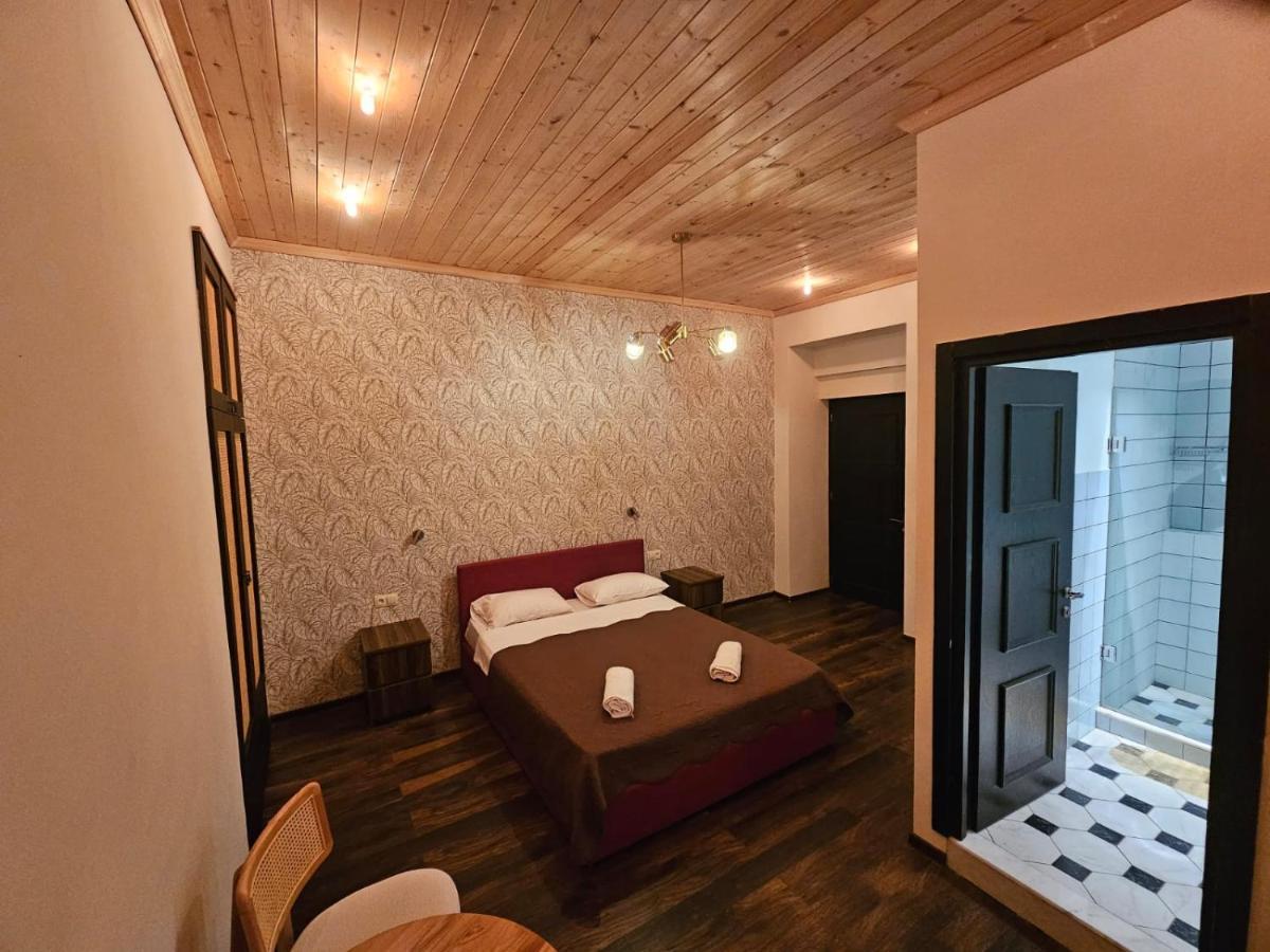 Local Hotel Tbilisi Esterno foto