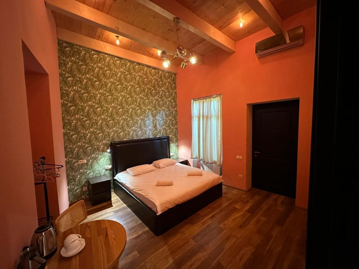 Local Hotel Tbilisi Esterno foto